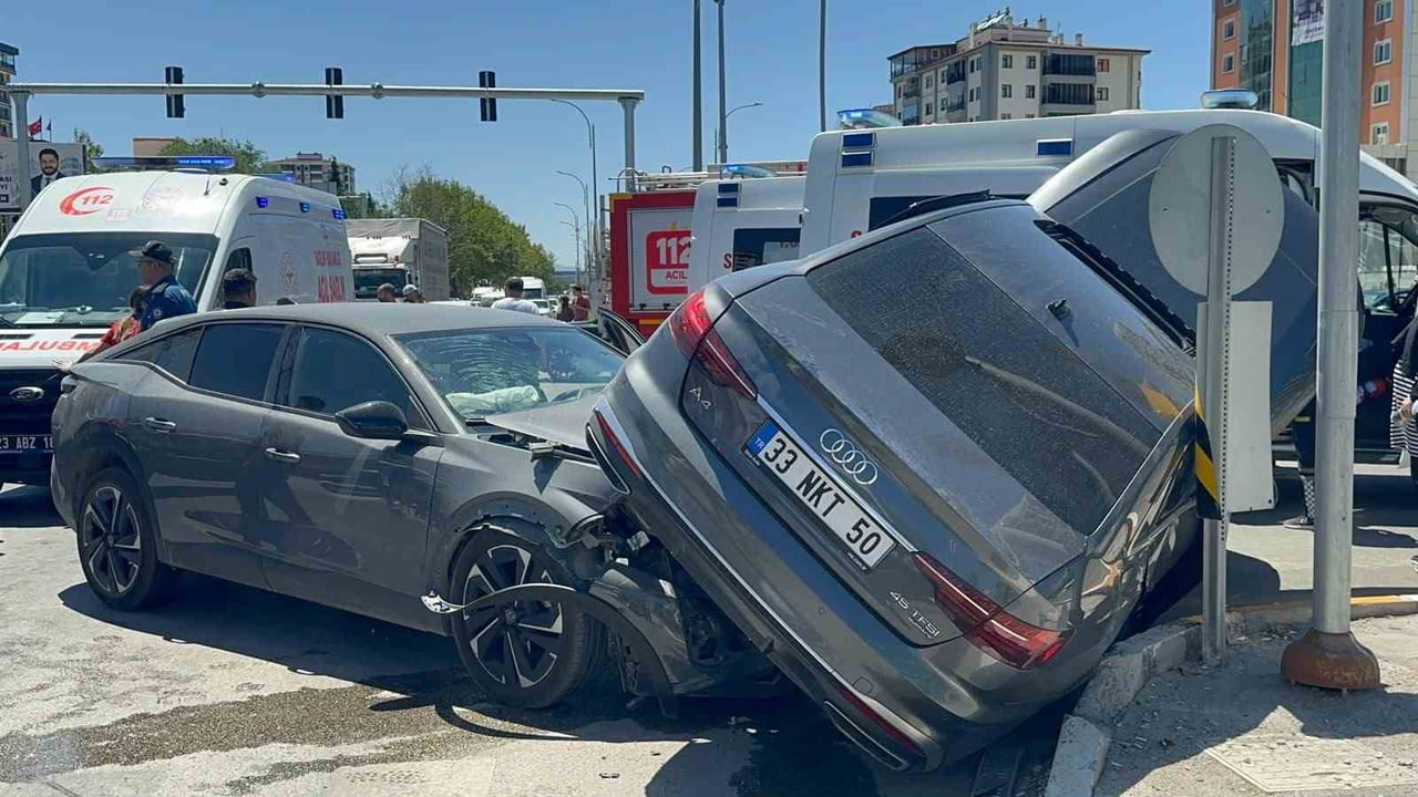 ELAZIĞ’DA TEMMUZ AYINDA MEYDANA GELEN 402 TRAFİK KAZASINDA 1 KİŞİ HAYATINI KAYBEDERKEN, 345 KİŞİ...