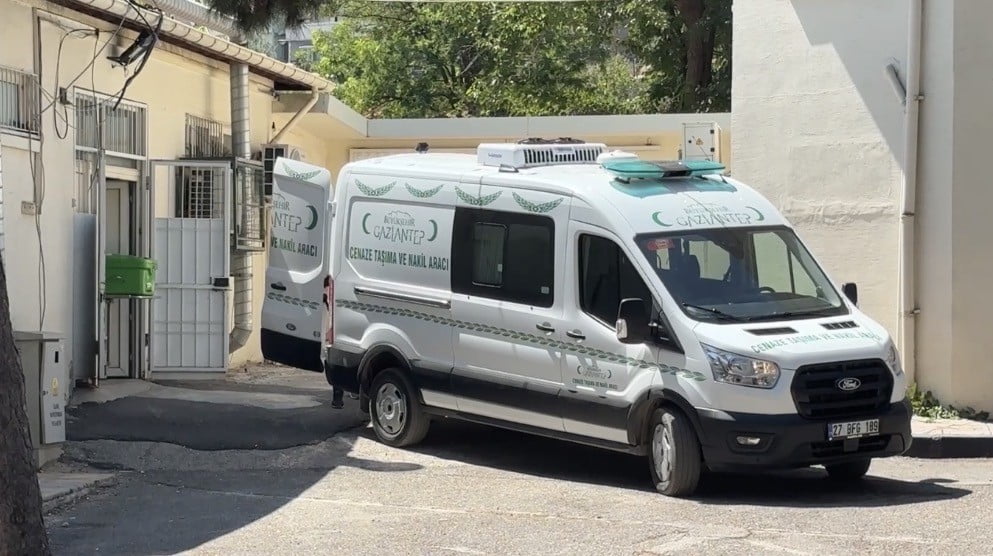 ELEKTRİK AKIMINA KAPLAN DEMİR DOĞRAMA USTASI HAYATINI KAYBETTİ