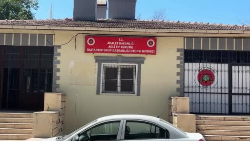 Elektrik akımına kaplan demir doğrama ustası hayatını kaybetti