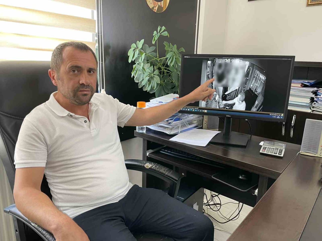 ELEŞTİRİLERİN HEDEFİ OLAN OTOBÜS SÜRÜCÜSÜ ENVER GÖKCE, İDDİALARI YALANLAYARAK, "OTOBÜSE BİNEN...