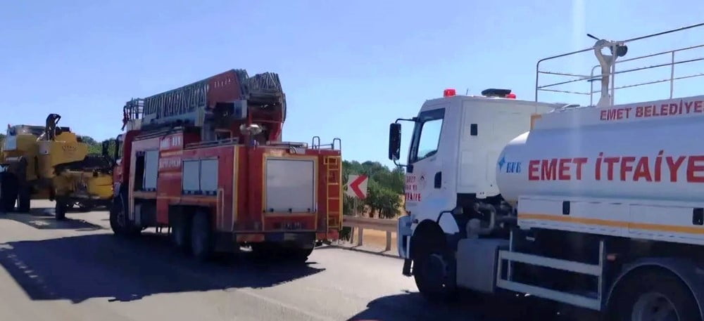 EMET'TE BİÇERDÖVER YANGINI BÜYÜMEDEN SÖNDÜRÜLDÜ