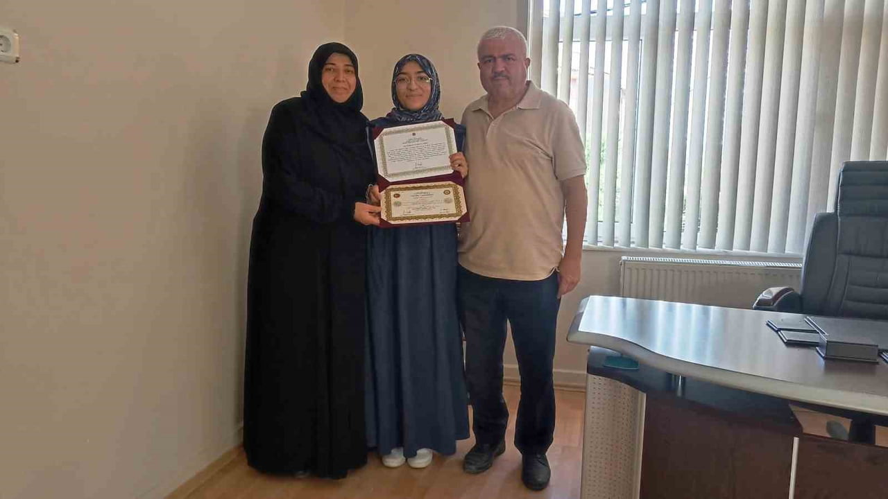EMET’TE İKİ ÖĞRENCİ DAHA HAFIZLIK BELGESİNE KAVUŞTU
