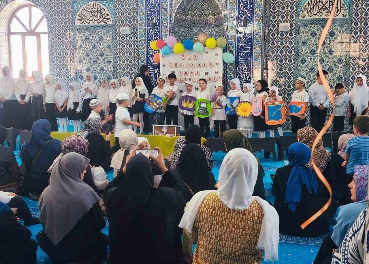 EMET’TE YAZ KUR’AN KURSLARINDA MEZUNİYET COŞKUSU