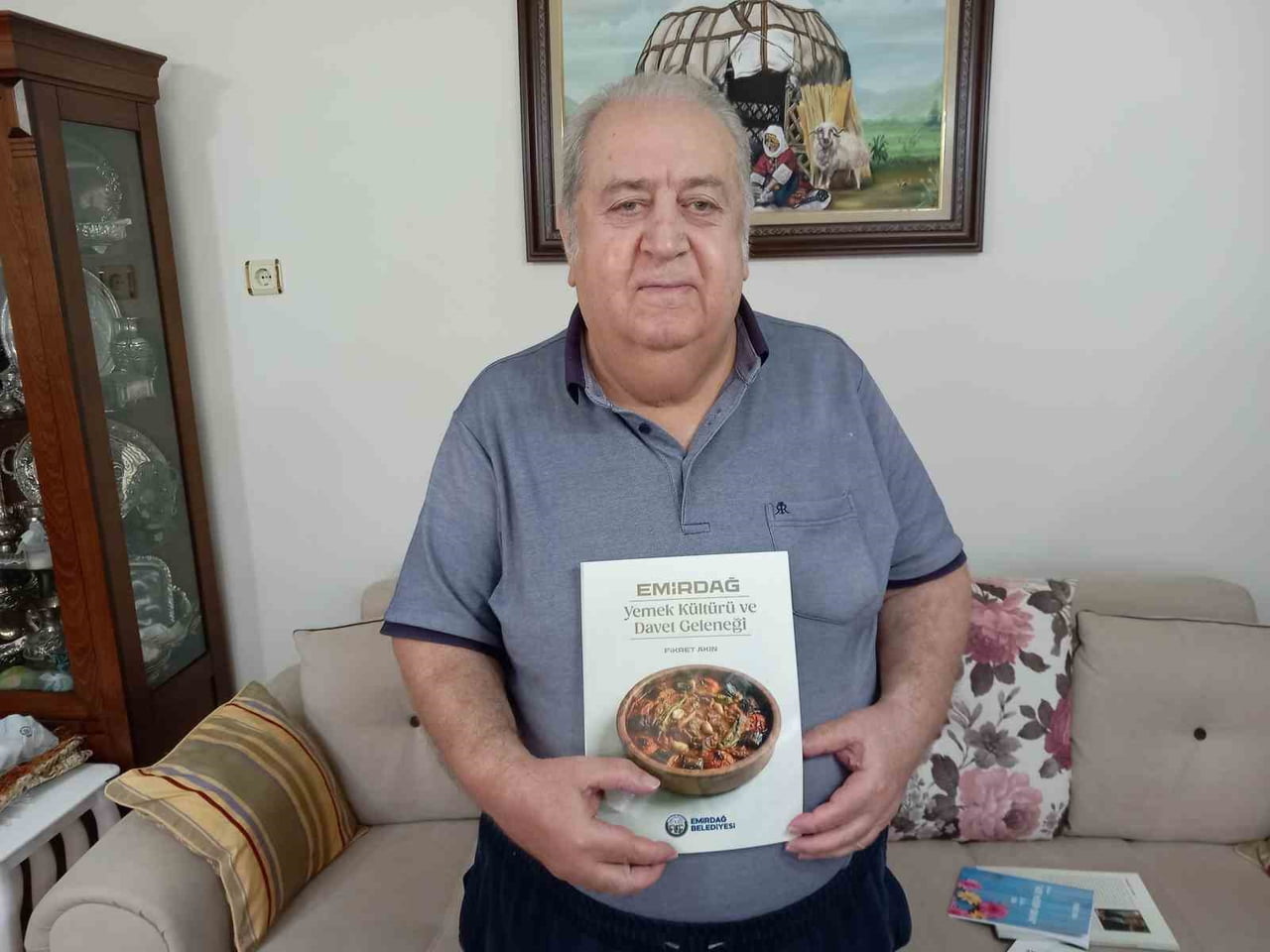 ‘EMİRDAĞ YEMEK KÜLTÜRÜ VE DAVET GELENEĞİ’ ADLI ÖRNEK KİTABI ESKİŞEHİR DE YAYIMLANDI