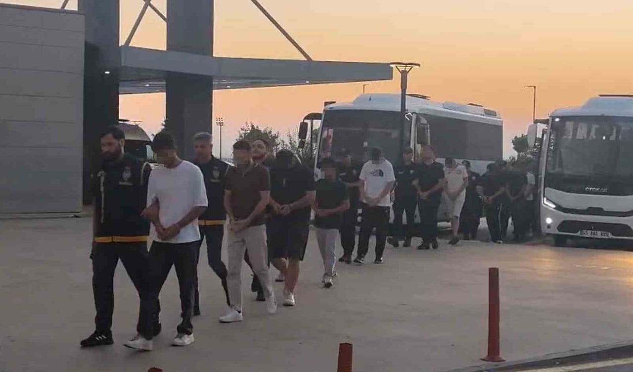 EMNİYETTEKİ İŞLEMLERİNİN TAMAMLANMASININ ARDINDAN ADLİ MAKAMLARA SEVK EDİLEN ŞÜPHELİLERDEN 34’Ü...