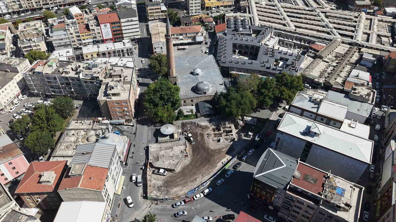‘EN İYİ TARİHİ ALAN DÖNÜŞÜMÜ YAPAN BELEDİYE’ ÖDÜLÜNE LAYIK GÖRÜLEN SURİÇİ CAMİ-İ KEBİR KENTSEL...