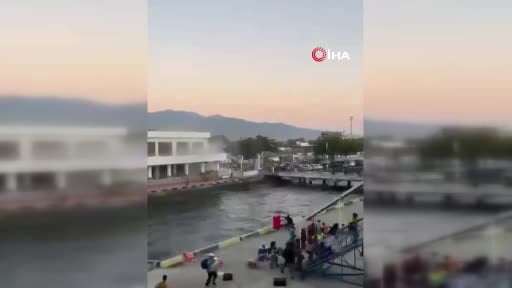 Endonezya'nın Flores Adası açıklarında meydana gelen 7.7 büyüklüğündeki şiddetli deprem, 20...