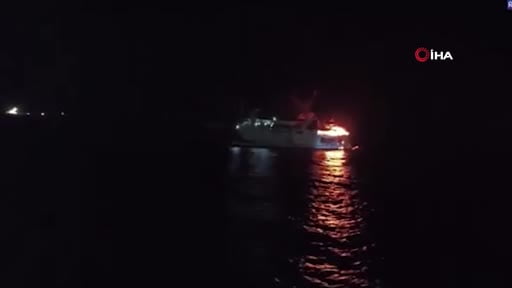 Endonezya’nın turistik adası Bali’den yola çıkan yolcu feribotunun alev alması sonucu 1 kişi...