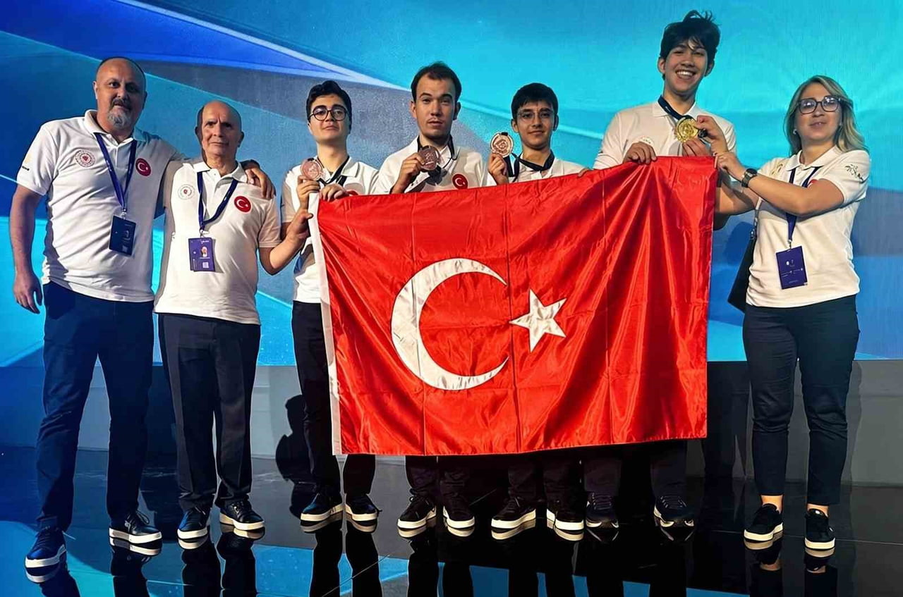 ENERJİ VE TABİİ KAYNAKLAR BAKANI ALPARSLAN BAYRAKTAR, ULUSLARARASI NÜKLEER BİLİM OLİMPİYATI'NDA...