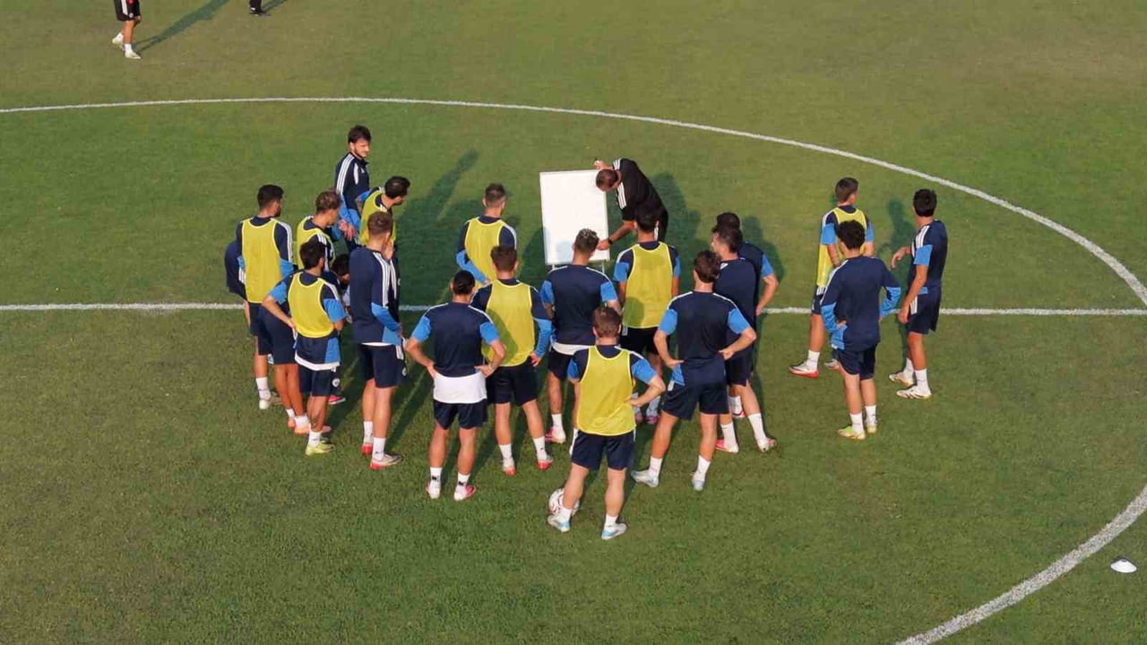 ERCİYES 38 FUTBOL SPOR KULÜBÜ’NDE YENİ SEZONDA FUTBOLCULARIN GİYECEĞİ FORMA NUMARALARI BELLİ...