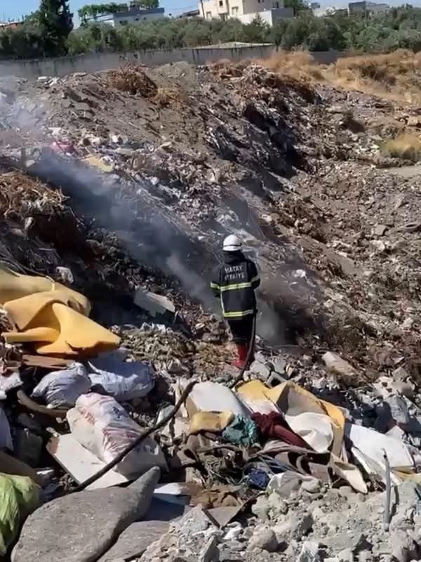 ERZİN’DE ÇÖPLÜK ALANINDA ÇIKAN YANGIN, OGM VE İTFAİYE EKİPLERİNİN MÜDAHALESİYLE KONTROL ALTINA...