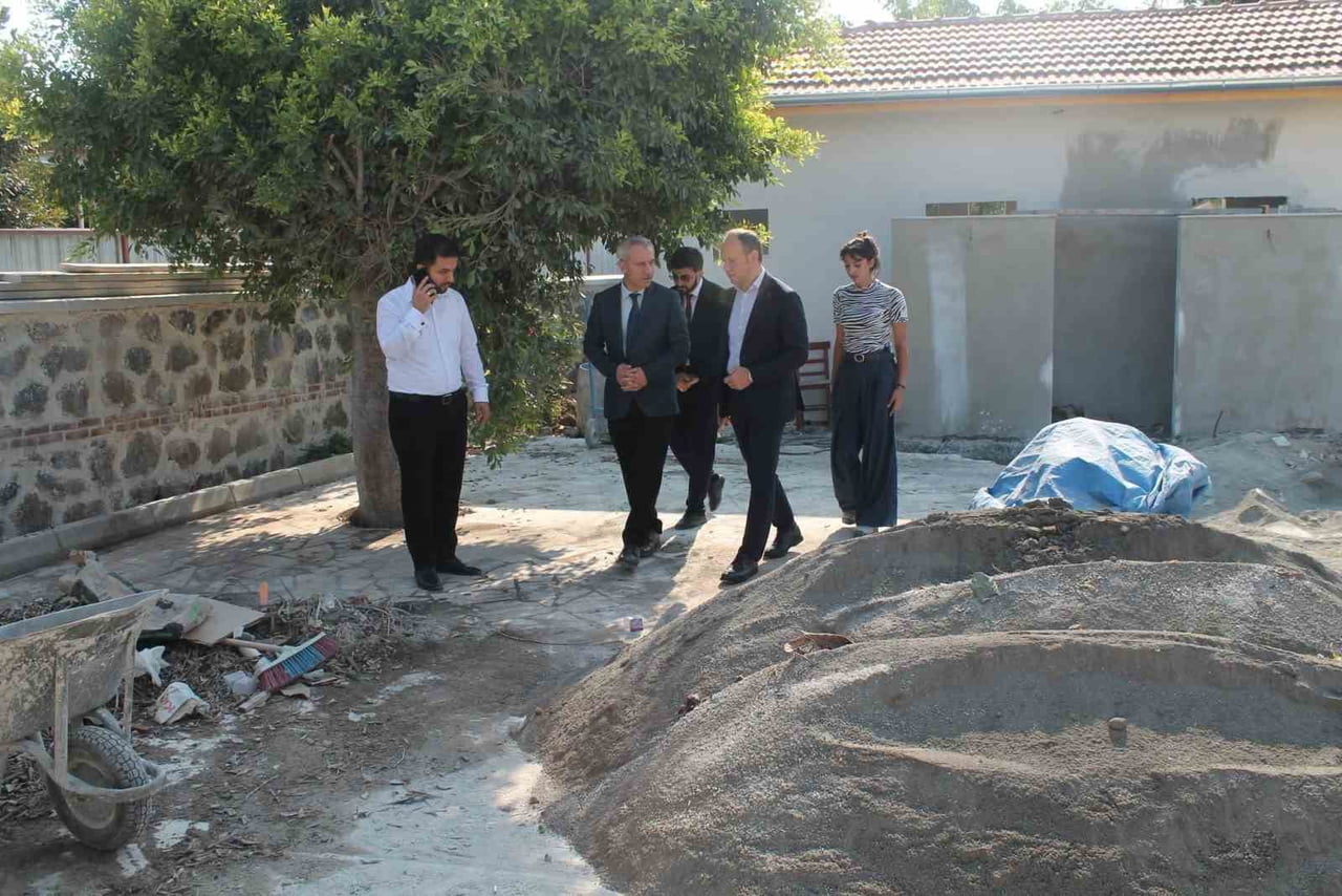 ERZİN KAYMAKAMI YUNUS EMRE AKPINAR, RESTORASYON ÇALIŞMALARI DEVAM EDEN MUSTAFALI CAMİİ’Nİ ZİYARET...