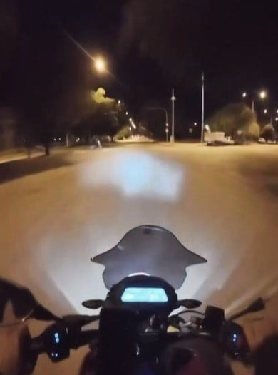 ERZİNCAN'DA İKİ MOTOSİKLETİN ÇARPIŞMA ANI KASK KAMERASINA YANSIDI