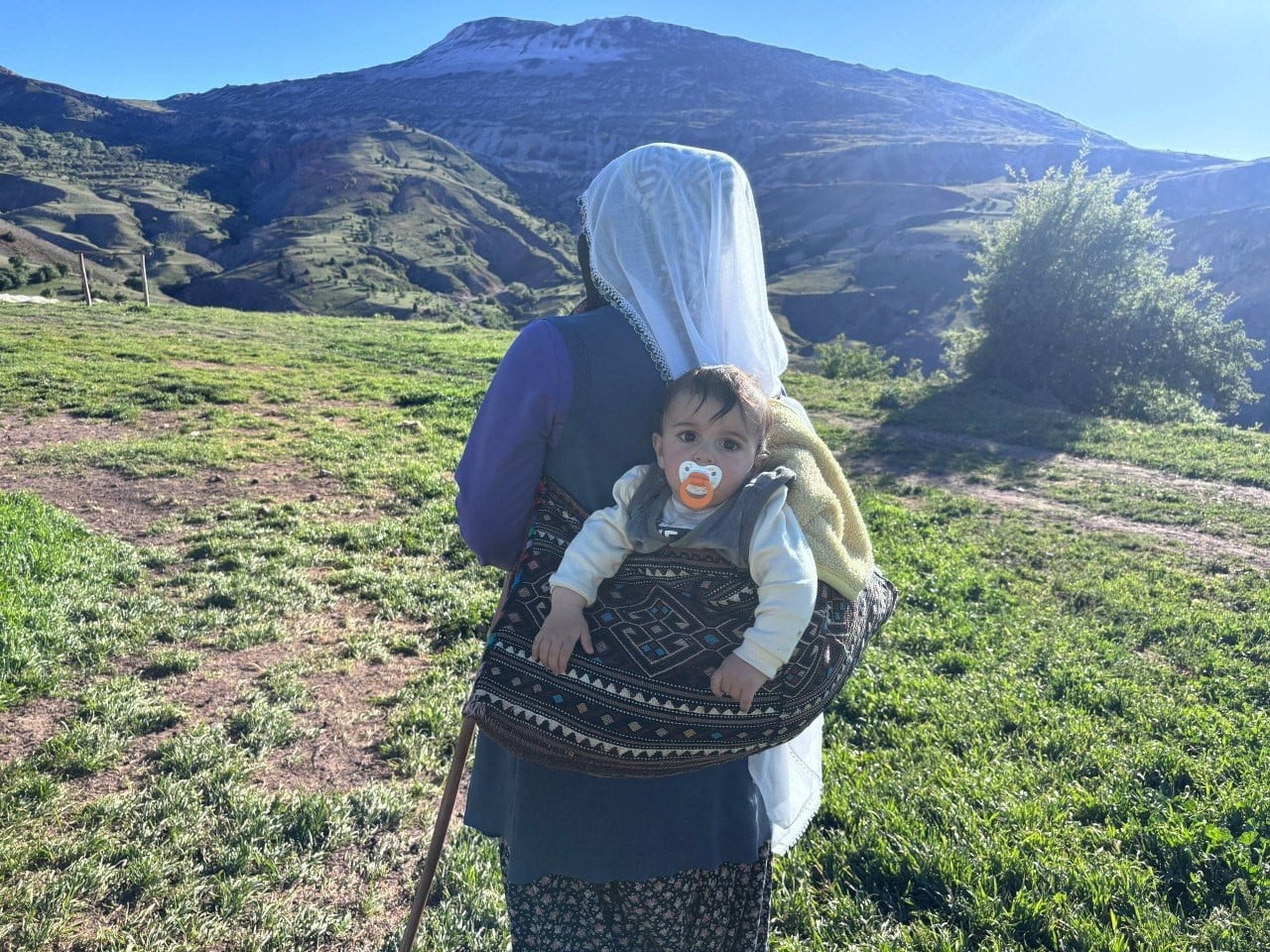 ERZİNCAN'IN KEMAH İLÇESİNE BAĞLI OĞUZ KÖYÜ MEZRASINDA YAŞAYAN ŞAVAK AŞİRETİ MENSUPLARI, YÜKSEK...