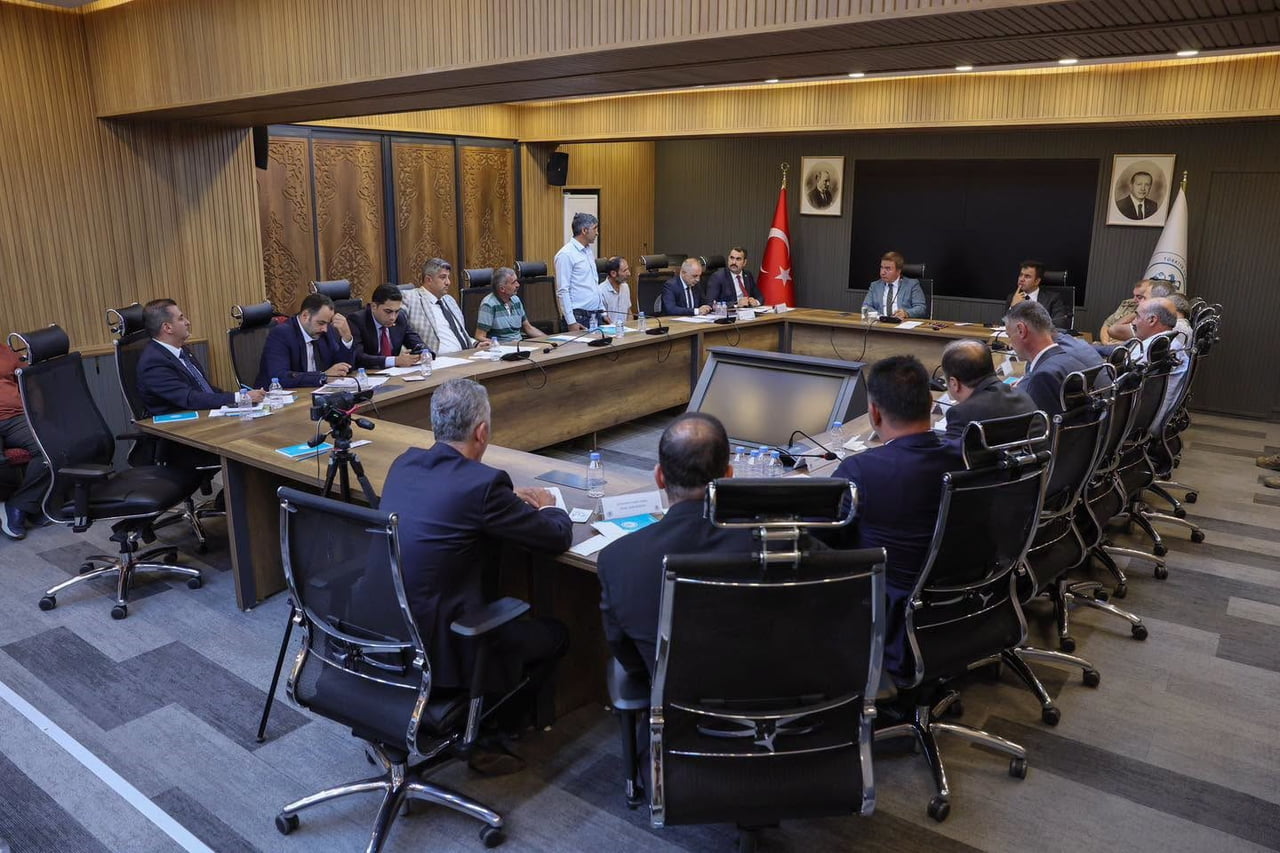 ERZİNCAN’DA MUHTARLARLA İSTİŞARE TOPLANTISI: TALEPLER TEK TEK DİNLENDİ