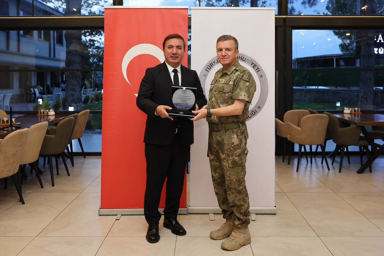 ERZİNCAN VALİSİ HAMZA AYDOĞDU, CUMHURBAŞKANLIĞI KARARNAMESİ İLE GÖREV YERLERİ DEĞİŞEN 3. ORDU...