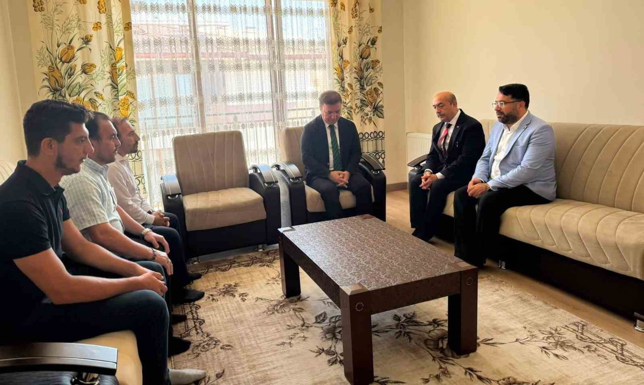ERZİNCAN VALİSİ HAMZA AYDOĞDU, VEFAT EDEN ŞEHİT BABASI MEHMET ZENGİN'İN AİLESİNE TAZİYE...