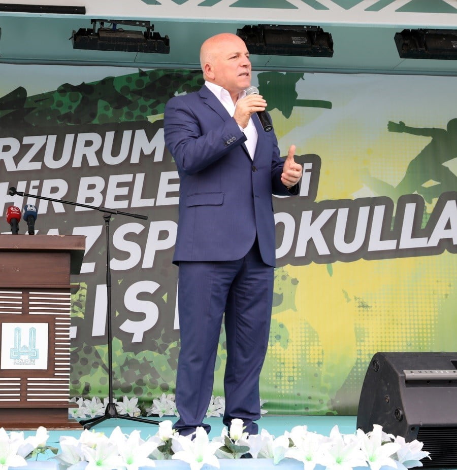 ERZURUM BÜYÜKŞEHİR BELEDİYE BAŞKANI MEHMET SEKMEN, GENÇLİĞE VE SPORA YAPILAN HER YATIRIMIN...