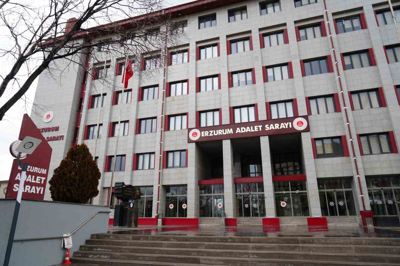 ERZURUM CUMHURİYET BAŞSAVCILIĞI, ADLİYE BİNASI ARŞİVİNDE ÇIKAN YANGININ KISA SÜREDE...