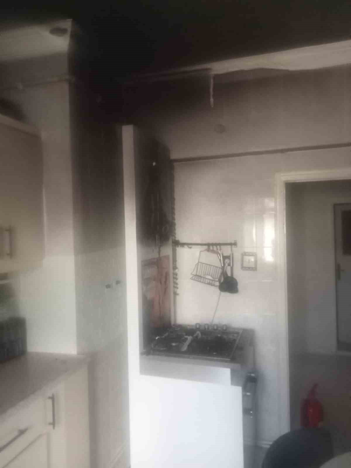 ERZURUM’DA BİR EVİN MUTFAĞINDA ÇIKAN YANGIN KORKUTTU. ANNE VE İKİ ÇOCUĞU DUMANDAN...