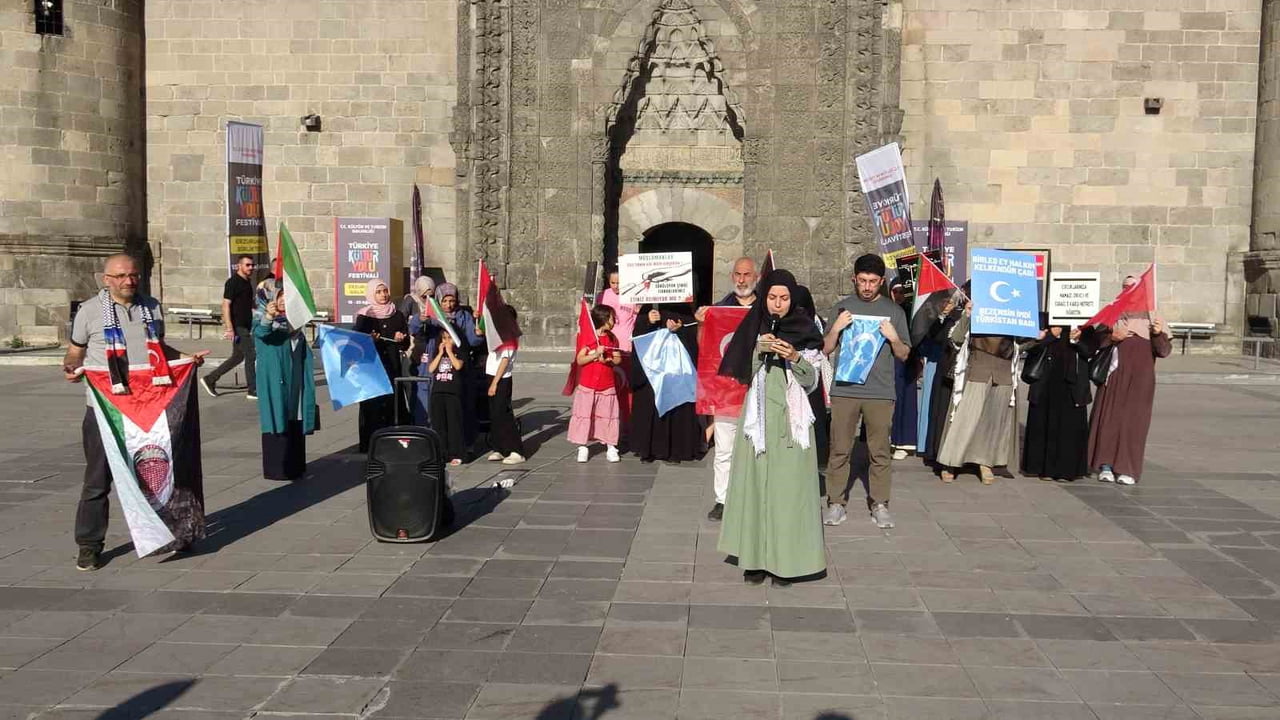 ERZURUM’DA HEKİMLER, SAĞLIK ÇALIŞANLARI VE VATANDAŞLAR, İSRAİL’İN GAZZE’YE YÖNELİK SALDIRILARINI...