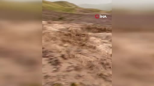 Erzurum’da sağanak sonrası Dumankaya Mahallesi’ni su bastı