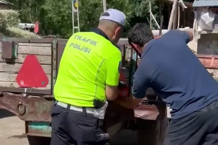 ERZURUM’DA TRAKTÖR KAZALARININ ÖNÜNE GEÇMEK VE KIRSAL YOLLARDA TRAFİK GÜVENLİĞİNİ ARTIRMAK...
