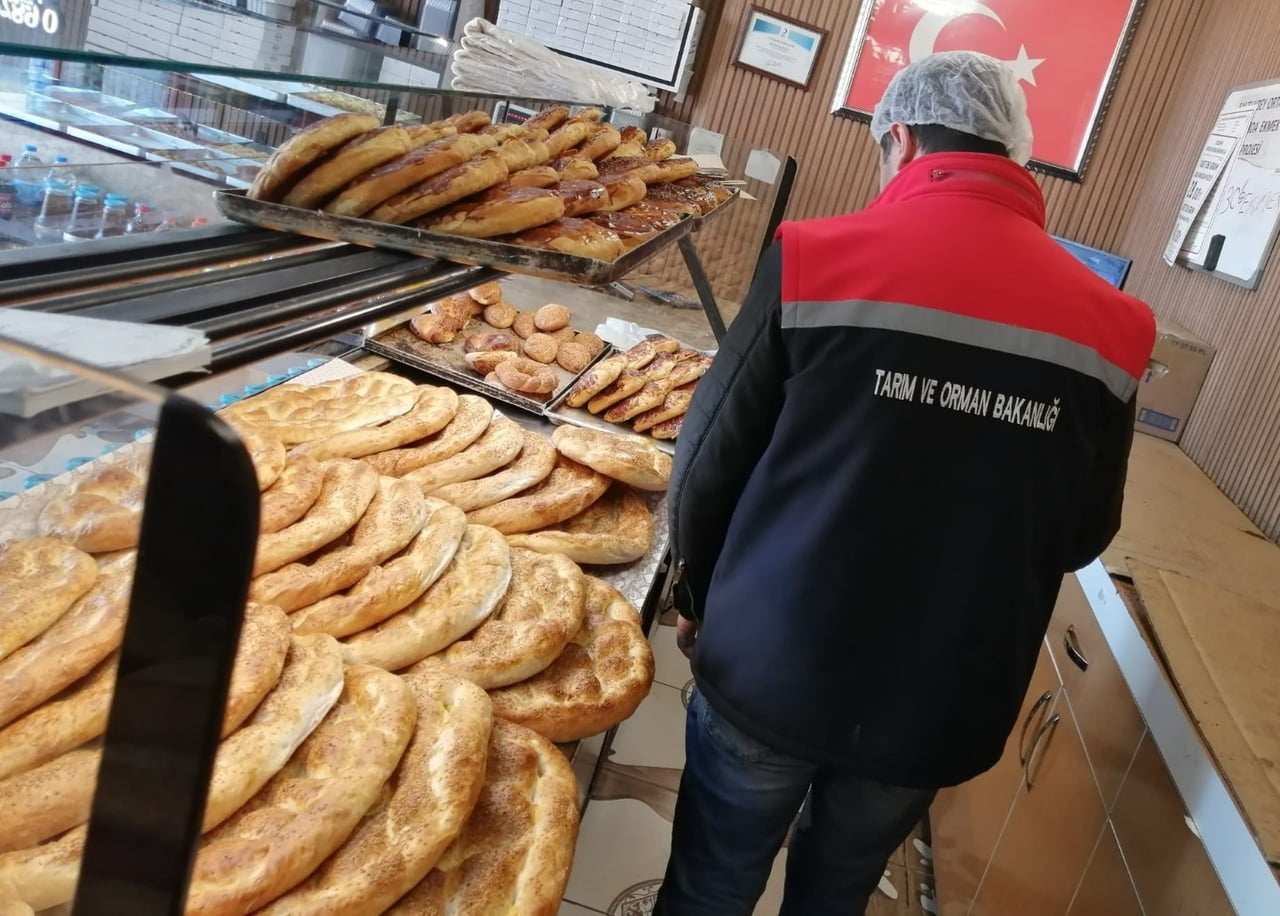 ERZURUM İL TARIM VE ORMAN MÜDÜRLÜĞÜ EKİPLERİ, KENT GENELİNDE HALK SAĞLIĞINI KORUMAK VE GÜVENİLİR...