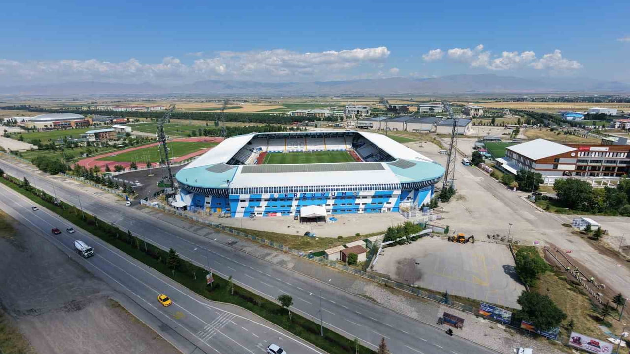 ERZURUM KAZIM KARABEKİR STADYUMU, 6 ŞUBAT 2023 KAHRAMANMARAŞ MERKEZLİ DEPREMLERİN ARDINDAN...