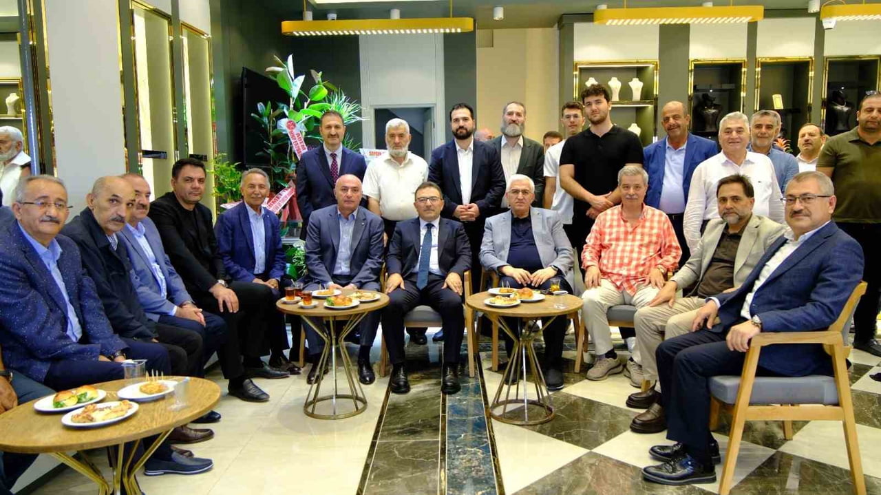 ERZURUM’UN KÖKLÜ AİLELERİNDEN GACIROĞLU AİLESİ, KUYUMCULUK VE MÜCEVHERAT SEKTÖRÜNDEKİ YENİ MARKASI...