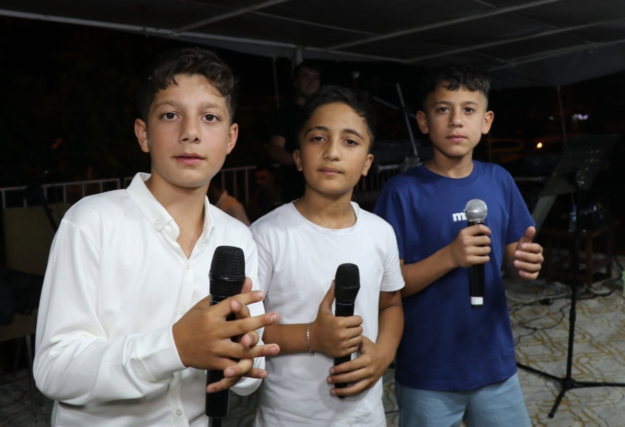 ERZURUM’UN OLTU İLÇESİNDE DÜZENLENEN KÜLTÜR VE ŞEHİR FESTİVALİ KAPSAMINDA SAHNE ALAN 13 YAŞINDAKİ...