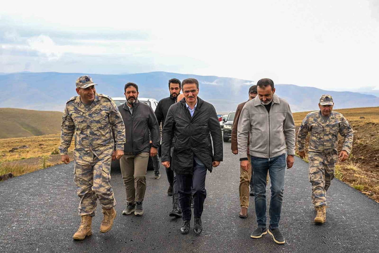 ERZURUM’UN YAKUTİYE İLÇESİ SINIRLARI İÇERİSİNDE, 3 BİN 216 METRE RAKIMDA BULUNAN HAVA RADAR MEVZİ...