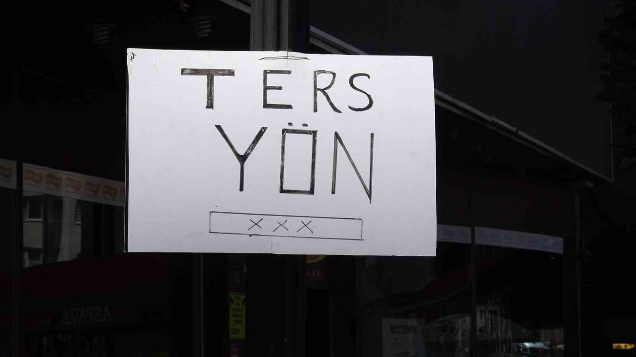 ERZURUM’UN YAKUTİYE İLÇESİNDE TERS YÖNDEN GELEN ARAÇLARDAN DOLAYI ZOR GÜNLER YAŞAYAN ESNAF, ÇÖZÜMÜ...