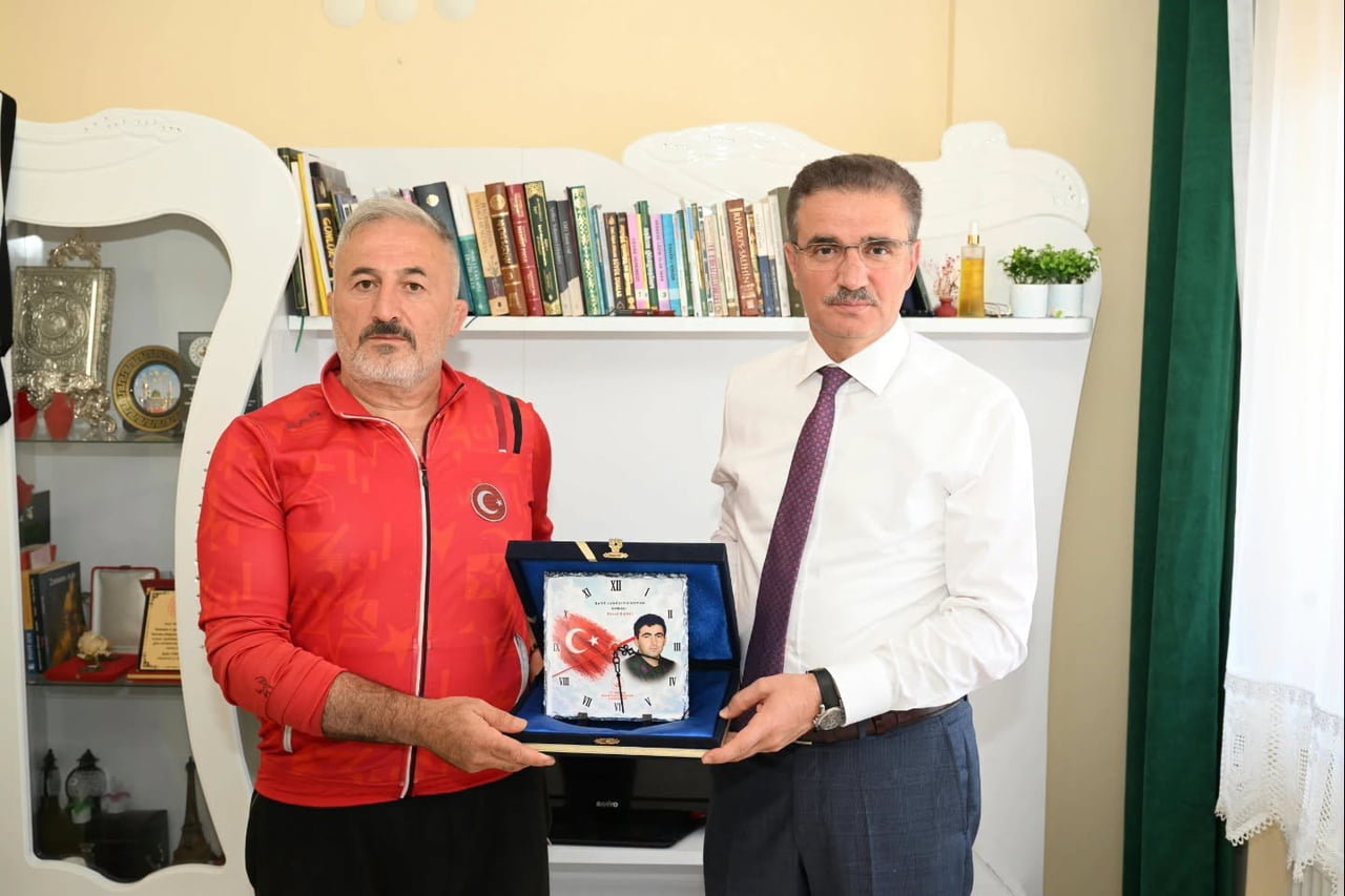 ERZURUM VALİSİ AYDIN BARUŞ, İSPİR İLÇESİNDE GERÇEKLEŞTİRDİĞİ PROGRAM KAPSAMINDA, ŞEHİT AİLESİ VE...