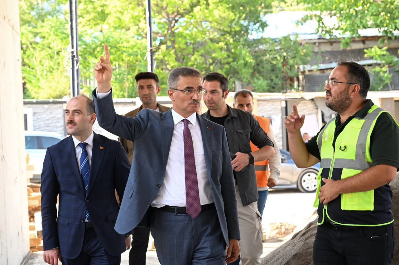 ERZURUM VALİSİ AYDIN BARUŞ, OLTU İLÇESİNDE YAPIMI HIZLA DEVAM EDEN EĞİTİM, BARINMA VE SOSYAL...