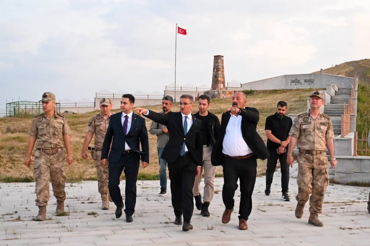 ERZURUM VALİSİ AYDIN BARUŞ, ŞENKAYA İLÇESİ PROGRAMI ÇERÇEVESİNDE KAYMAKAMLIK VE BELEDİYE...