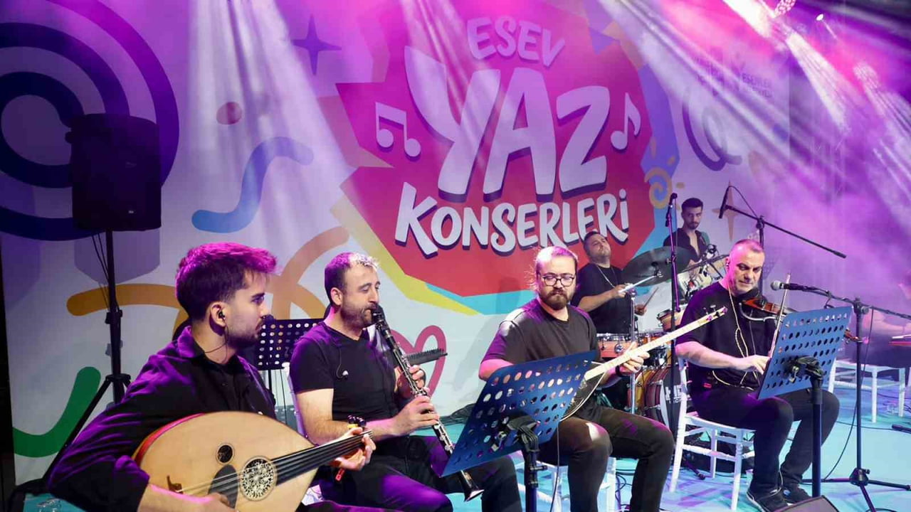 ESENLER BELEDİYESİ'NİN DÜZENLEDİĞİ ESEV YAZ KONSERLERİ, YAZ BOYUNCA FARKLI MÜZİK TÜRLERİNİ...