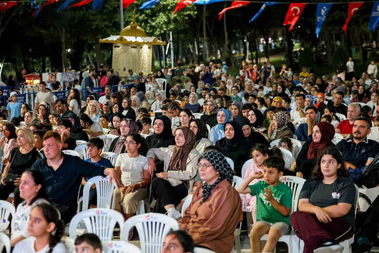 ESENLER BELEDİYESİ, YAZ AKŞAMLARINI KÜLTÜR VE SANAT ETKİNLİKLERİYLE RENKLENDİRMEYE DEVAM EDİYOR....