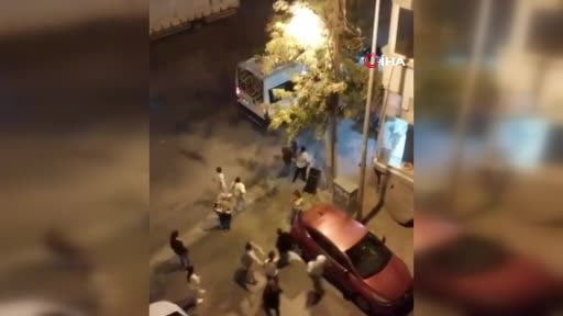 Esenyurt'ta düğün sonrası kavga kamerada: Tekme tokat birbirilerine girdiler