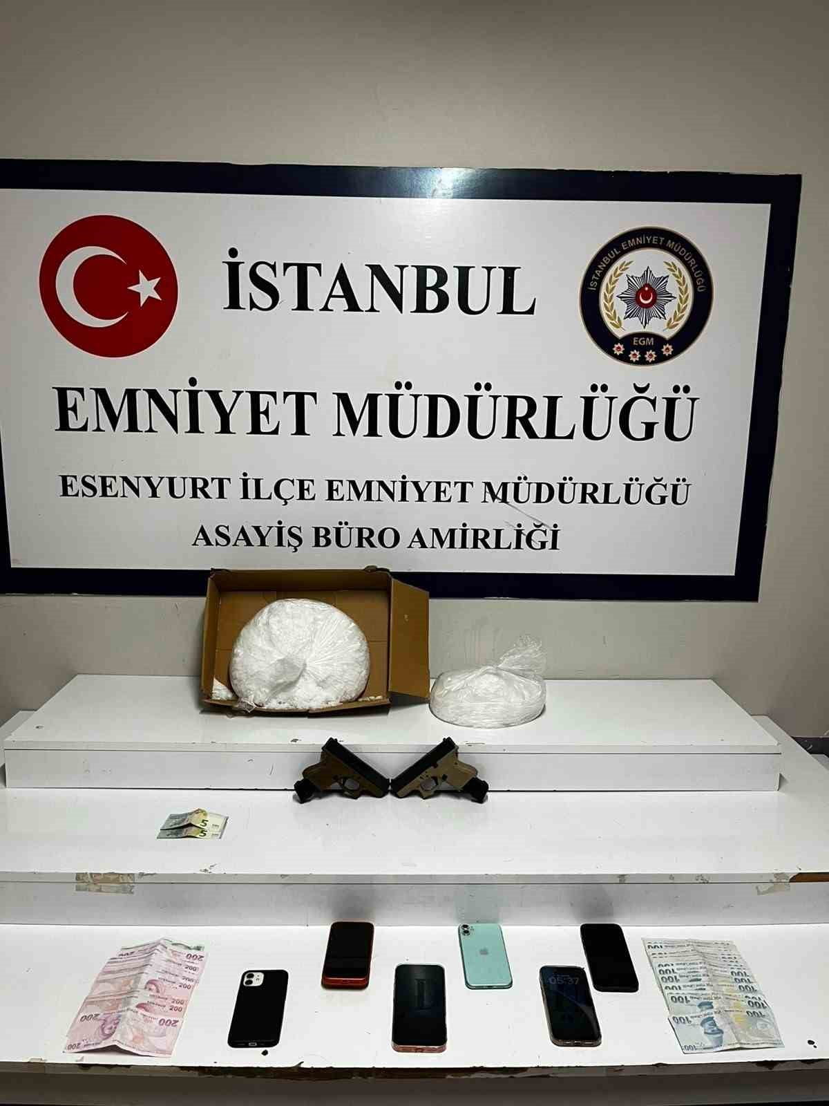 ESENYURT’TA, İSTANBUL EMNİYET MÜDÜRLÜĞÜNE BAĞLI EKİPLER TARAFINDAN BİR ADRESTE UYUŞTURUCU MADDE...