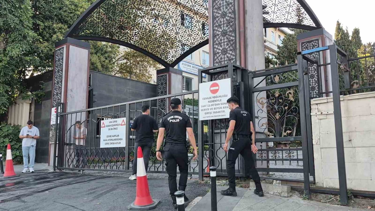 ESKİ ULAŞTIRMA BAKANI VE SÜLEYMANCILAR CEMAATİ LİDERİ ARİF AHMET DENİZOLGUN'UN ÜSKÜDAR KARACAAHMET...