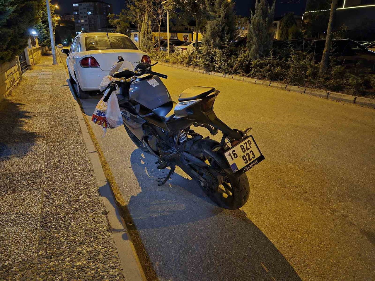 ESKİŞEHİR'DE ALKOLLÜ SÜRÜCÜ İDARESİNDEKİ MOTOSİKLETİN KONTROLDEN ÇIKMASI SONUCU GERÇEKLEŞEN TRAFİK...