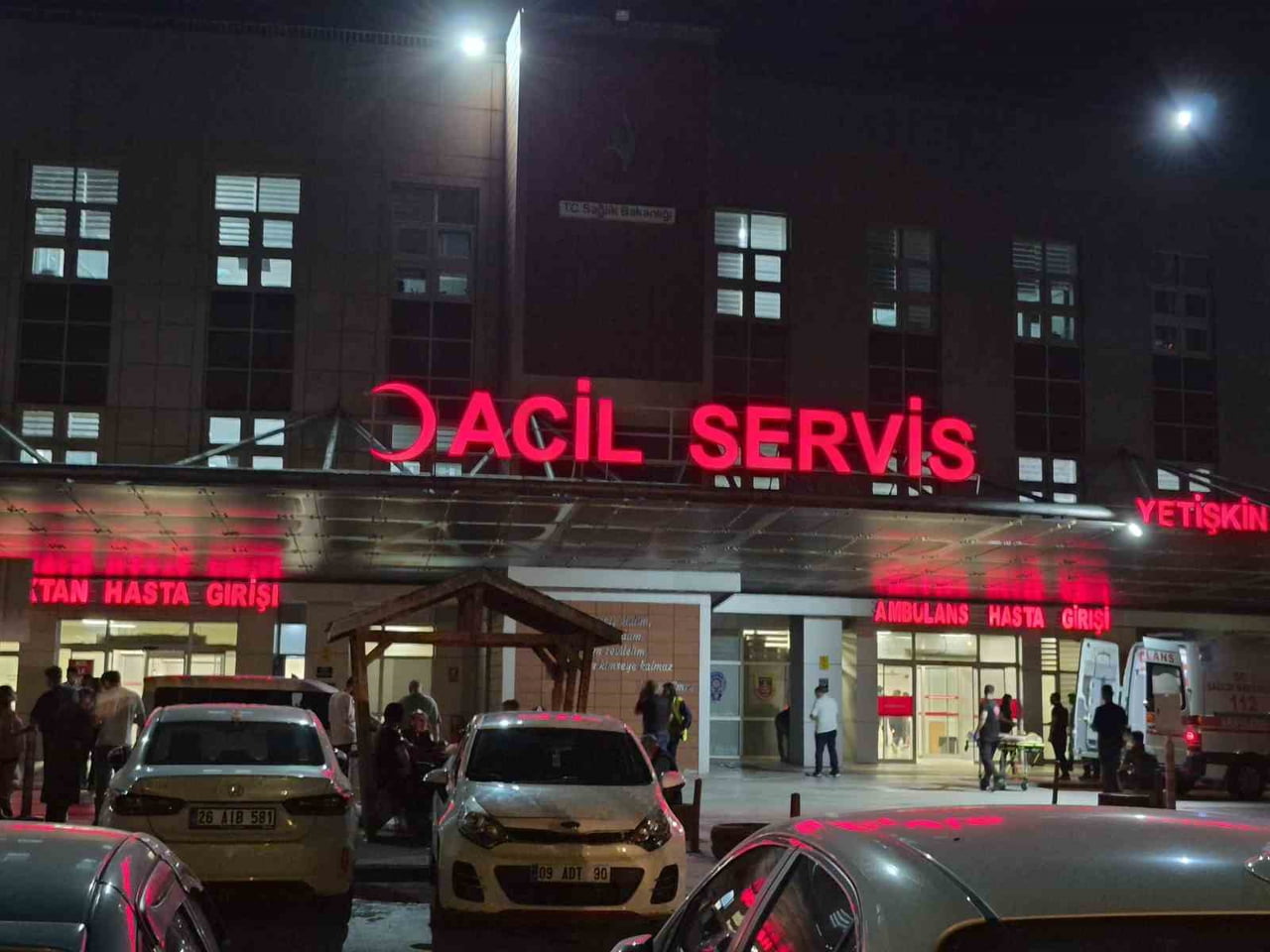 ESKİŞEHİR'DE ÇIKAN KAVGADA YARALANAN 1 KİŞİ HASTANEYE KALDIRILDI.