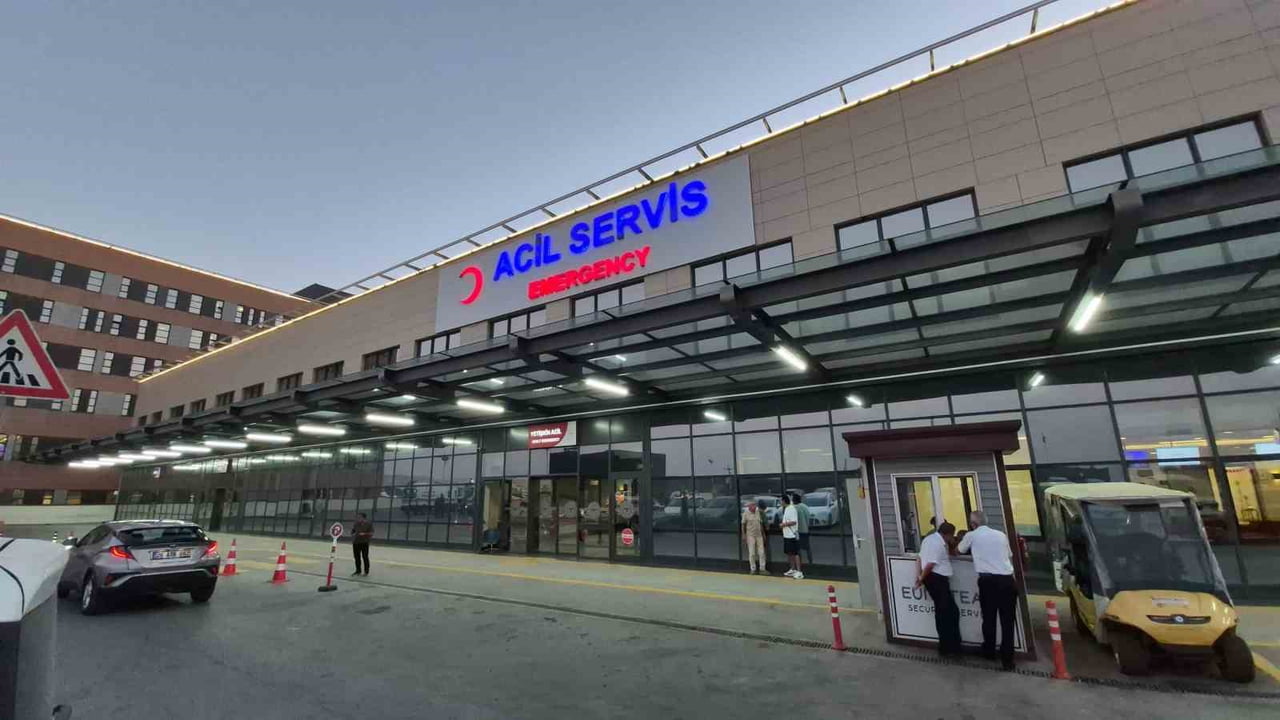 ESKİŞEHİR'DE GEÇİRDİĞİ İŞ KAZASINDA AĞIR YARALANAN KADIN HASTANEDE TEDAVİ ALTINA ALINDI.