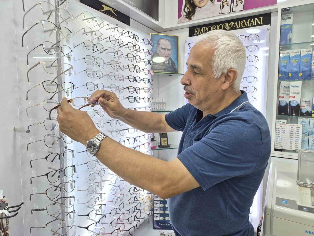 ESKİŞEHİR'DE GÖZLÜKÇÜLÜK YAPAN BÜLENT GÖRGÜN, SAHTE GÜNEŞ GÖZLÜKLERİNİN GÖZ SAĞLIĞINI TEHDİT...