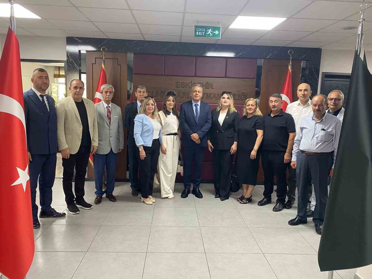 ESKİŞEHİR'DE MAHALLE MUHTARLARI, ODUNPAZARI KAYMAKAMI AHMET HİKMET ŞAHİN'E HAYIRLI OLSUN...