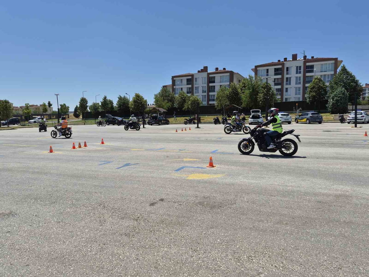ESKİŞEHİR'DE MOTOSİKLET EĞİTMENİ OLAN HALİL İBRAHİM ÜÇYILMAZ, MOTOSİKLET KAZALARINI AZALTMAK İÇİN...