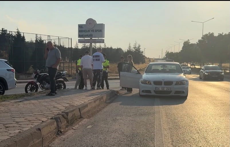 ESKİŞEHİR'DE OTOMOBİL İLE MOTOSİKLETİN ÇARPIŞMASI SONUCU MEYDANA GELEN TRAFİK KAZASINDA 1 KİŞİ...