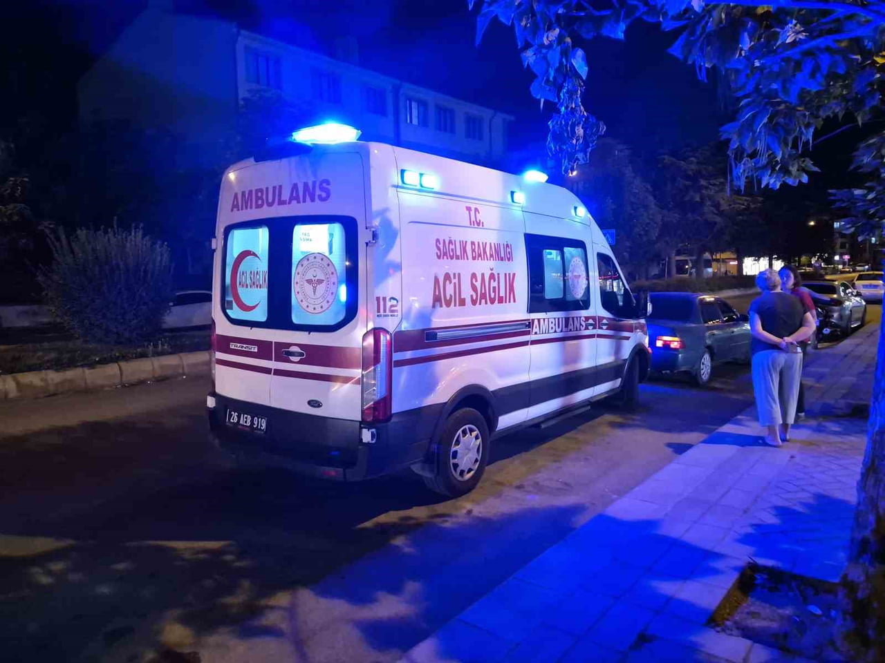 ESKİŞEHİR'DE OTOMOBİLLE ÇARPIŞAN MOTOSİKLETİN SÜRÜCÜSÜ YARALANDI.