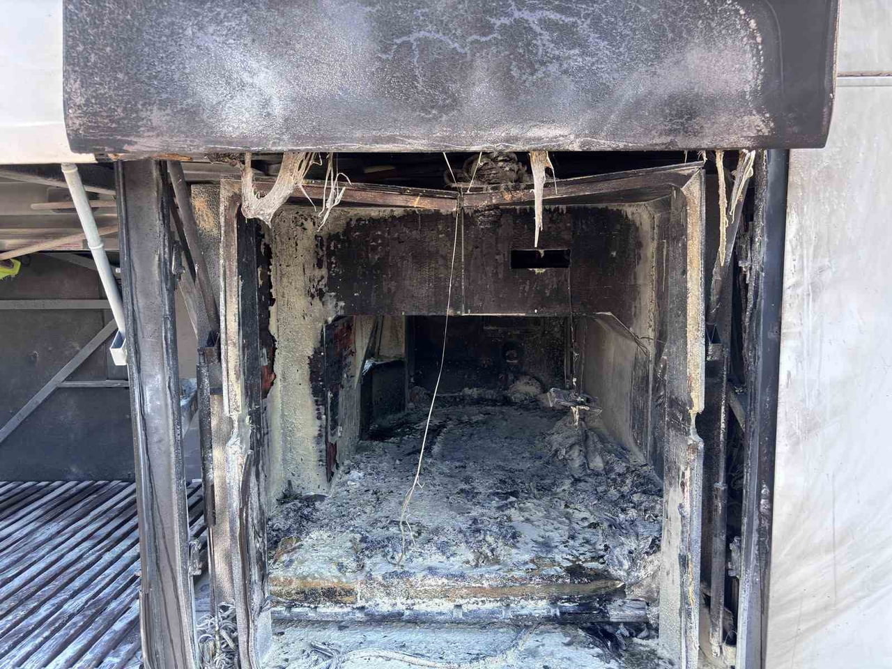 ESKİŞEHİR'DE SEYİR HALİNDEKİ YOLCU OTOBÜSÜNÜN BAGAJ KISMINDA ÇIKAN YANGINDA 27 YOLCU BURNU BİLE...